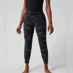 Athleta Salutation Black Camouflage Joggers Small
